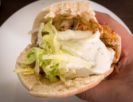 Pita kipshoarma van de BBQ