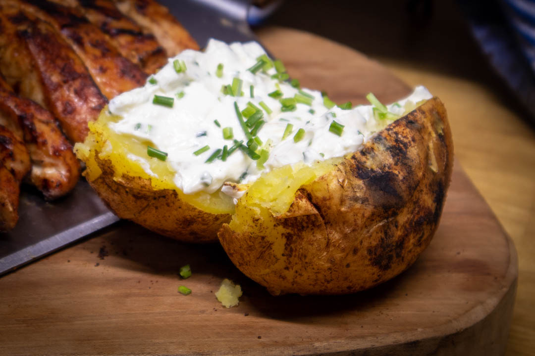 Gepofte aardappel met bieslook-roomkaas